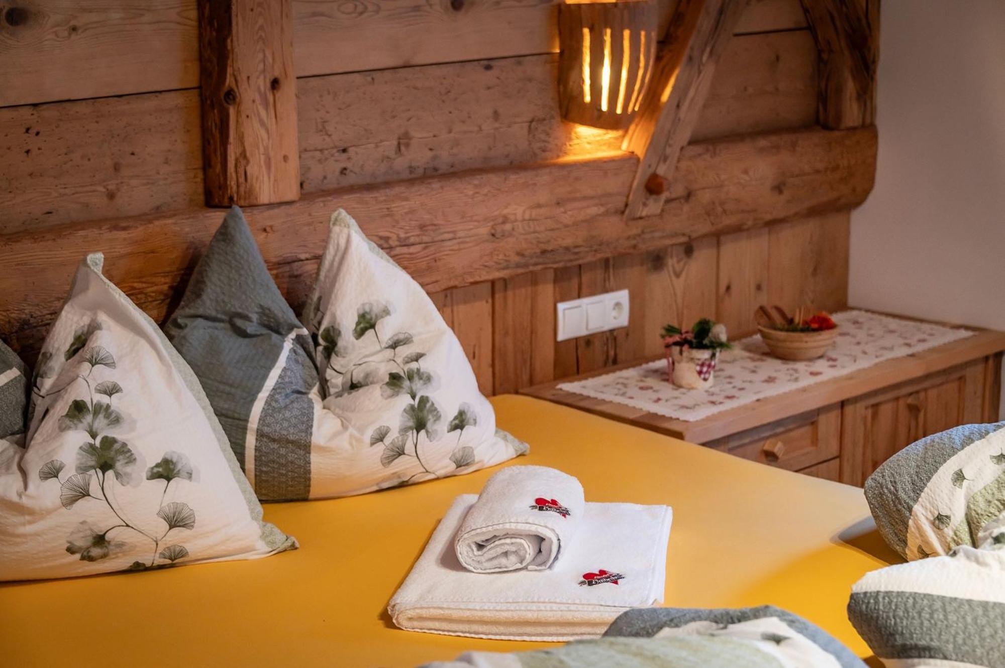 Chalets Almdorf Haidenberg Brunico Værelse billede