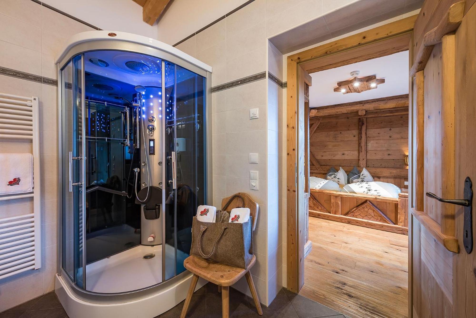 Chalets Almdorf Haidenberg Brunico Værelse billede