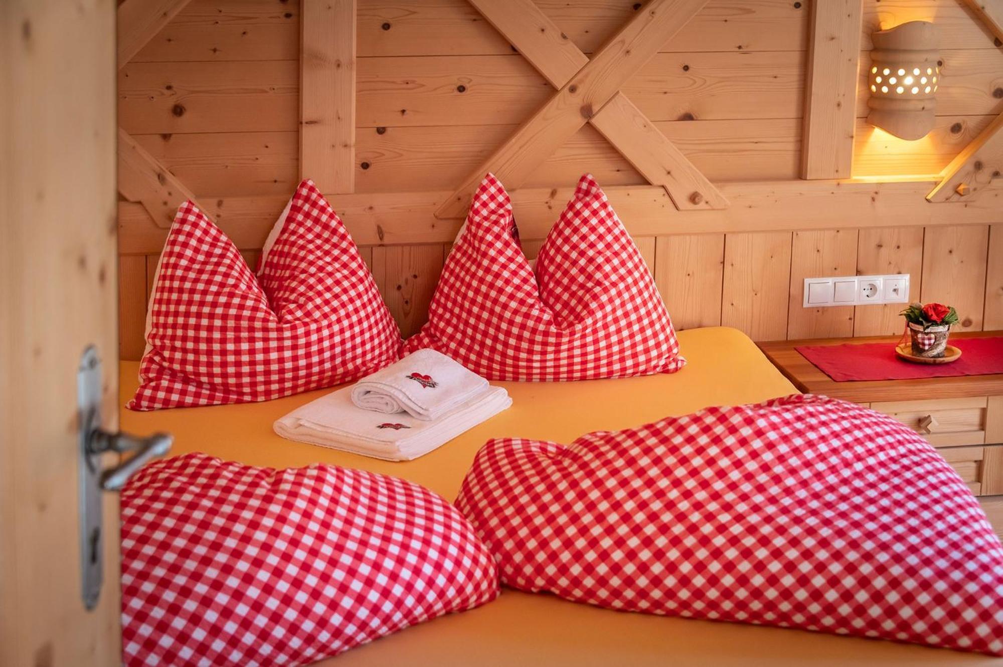 Chalets Almdorf Haidenberg Brunico Værelse billede